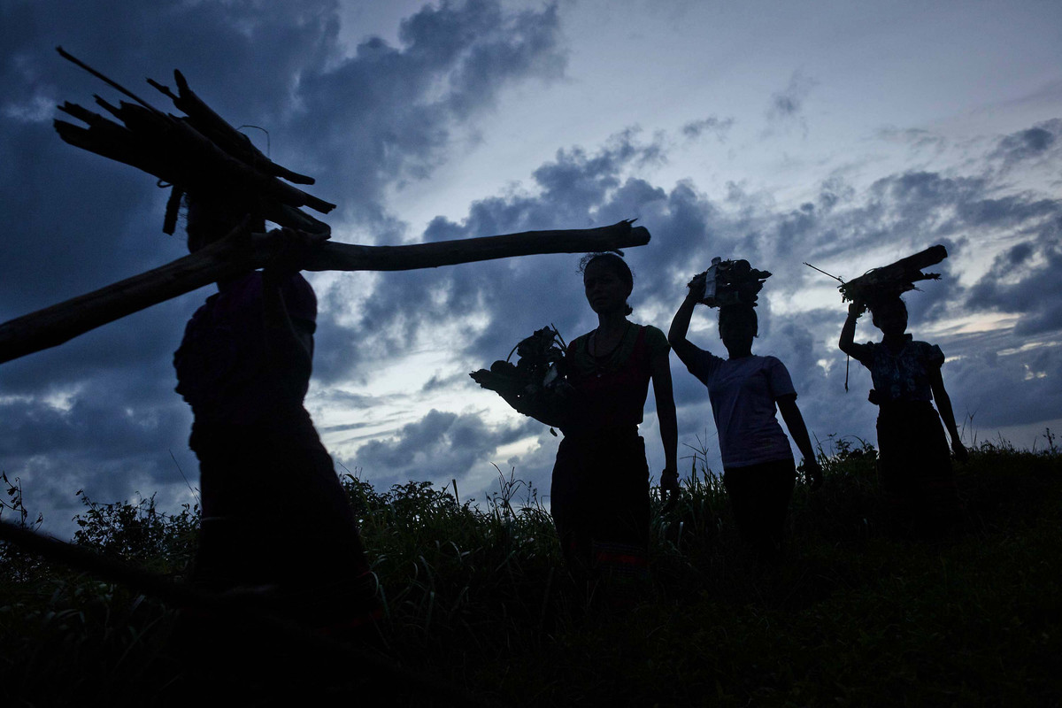 Daily Life In Indonesia Celebrate The Vibrant Colors Of This Island