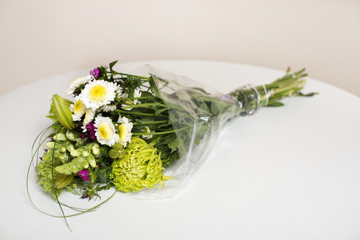 Here Are 6 Ways ANYONE Can Transform Cheap Grocery Store Flowers Into Incredible Bouquets HuffPost