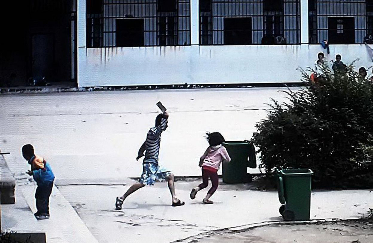 Man Attacks Children With A Meat Cleaver In Macheng, China (GRAPHIC