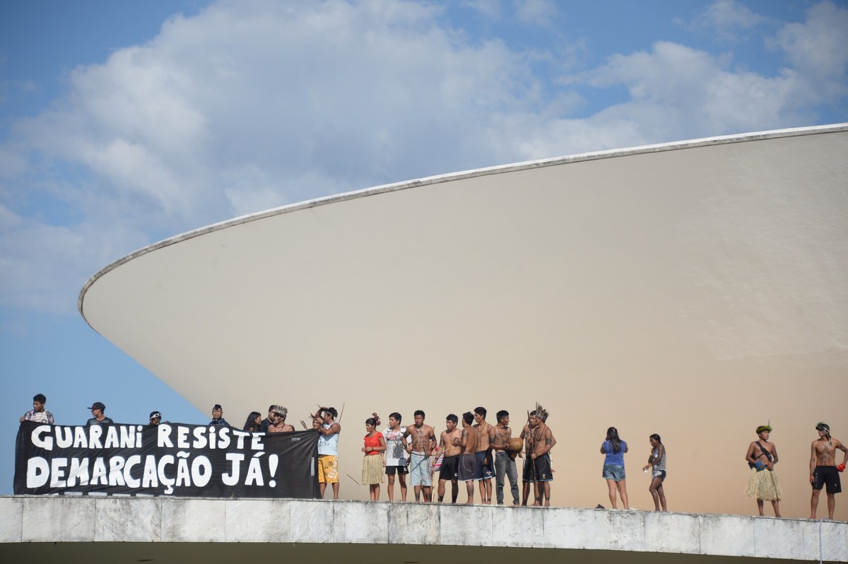 Powerful Photos Capture The Defiance Of Brazil S Indigenous People During World Cup Protest