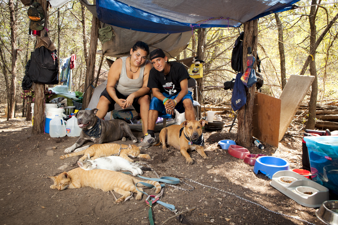10 Heartwarming Photos Capture The Bond Between Homeless Individuals