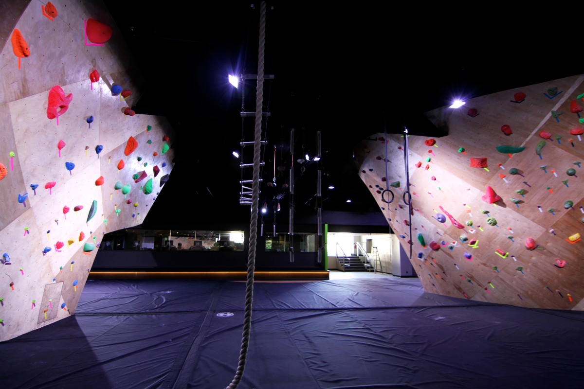 World's Tallest Climbing Wall Opens On The Side Of A Nevada Hotel