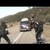 Policía dispara a auto lleno de niños