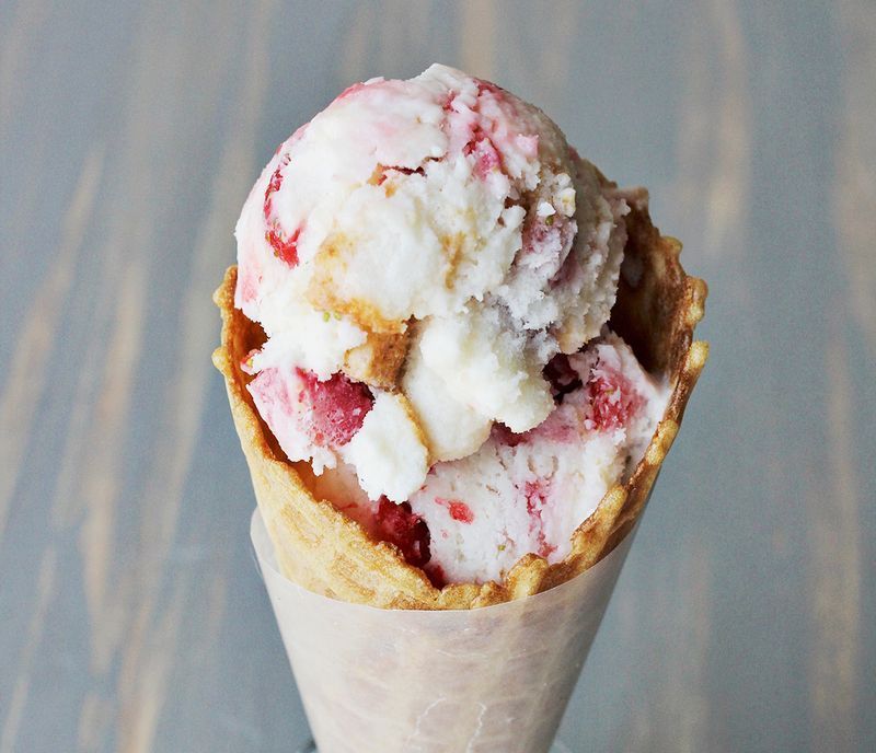 Angel Food Cake With Strawberries And Ice Cream Angel Food Cake With Strawberries And Ice Cream