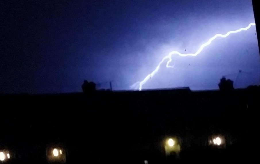 Thunder & Lightning Erupt Over Britain But Heatwave Warnings Remain In