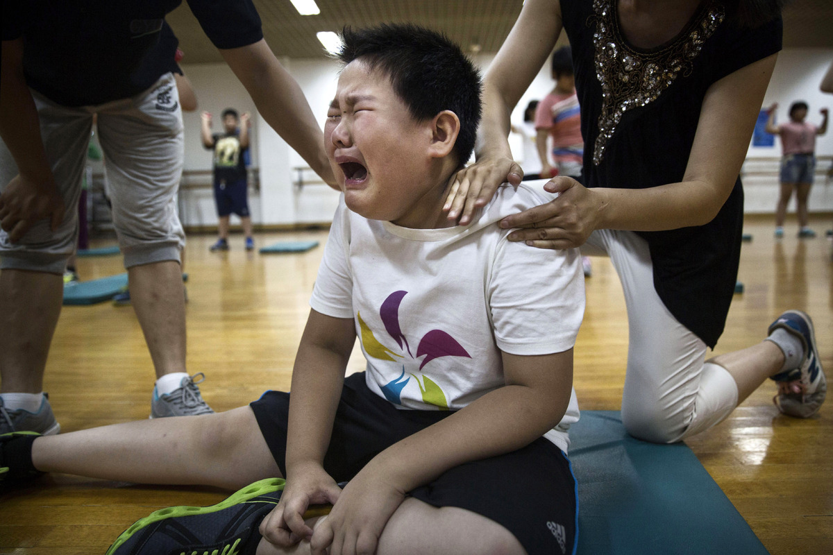 2岁幼童吵醒午睡父亲被暴打：赶紧离婚吧，这种人不配当孩子父亲_幼童吵醒父亲被暴打 母亲：准备离婚_安女士_毕女士