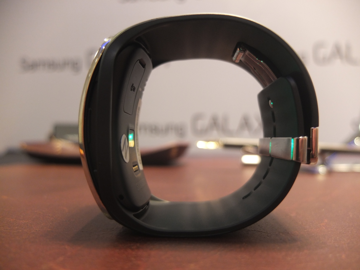 Samsung Launches New Virtual Reality Headset With Gear VR HuffPost