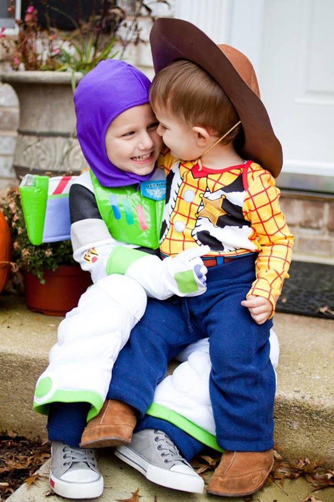 Halloween Costumes For Siblings That Are Cute, Creepy And Supremely Clever