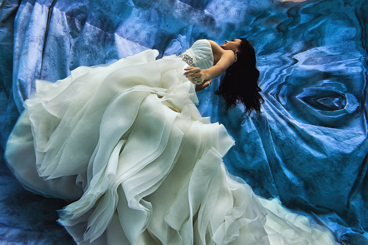 Brides Literally Take The Plunge For Stunning Underwater Portraits