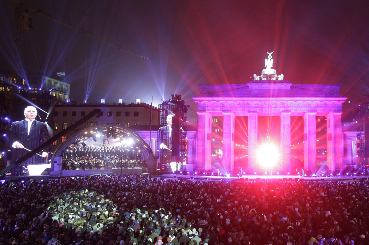 Berlin Wall 25th Anniversary Fall Of The Wall Marked With Light And