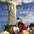 Maity de casco rojo con el Cristo