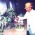 Hassan II inspecte les produits de ses fermes 