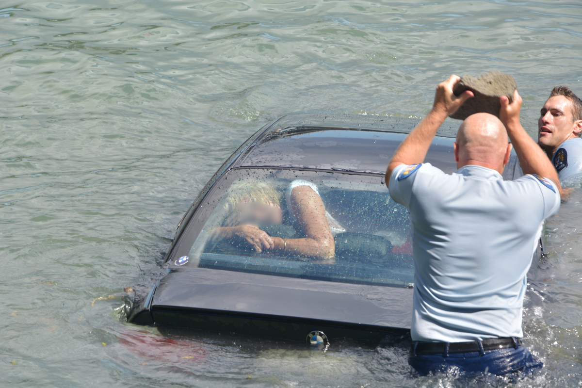 New Zealand Police Rescue Drowning Woman From Car (PHOTOS) HuffPost