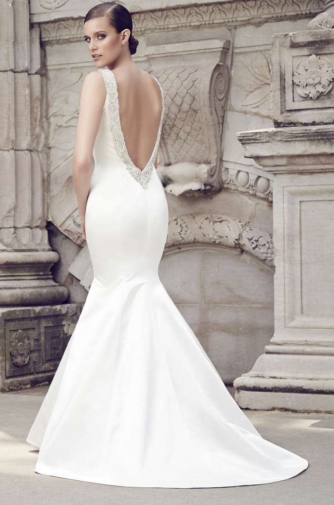 25 Beautiful Backless Wedding Dresses For Any Bride 9250