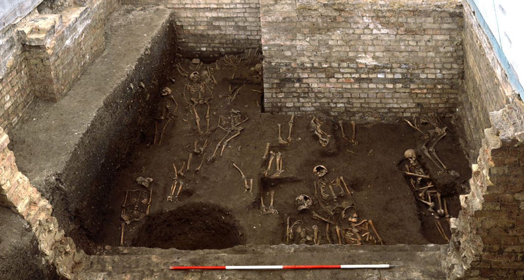 Medieval Graveyard With More Than 1,000 Skeletons Unearthed At ...