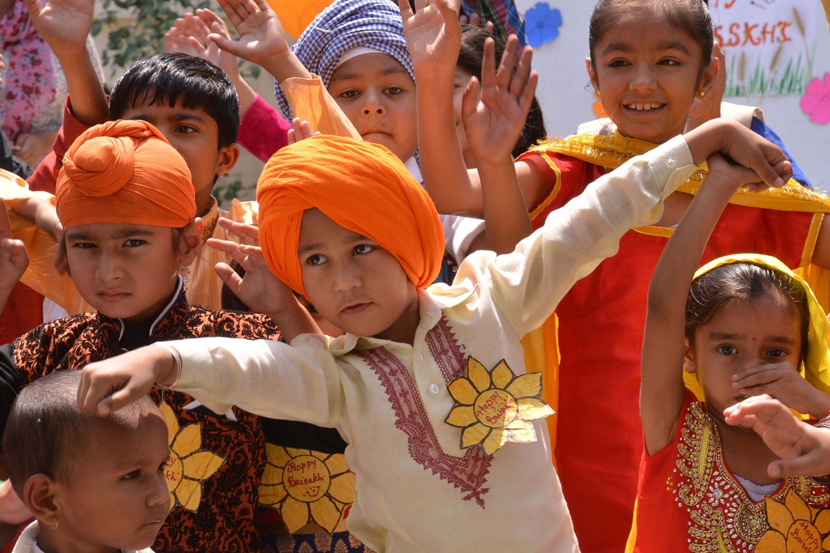 Sikhs Celebrate Vaisakhi 2015 HuffPost