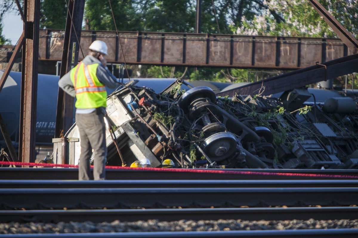 Horrific Photos Show Scene Of Deadly Amtrak Crash | The Huffington Post