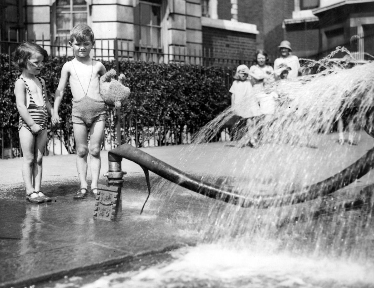 23 Vintage Photos That Show What Summer Fun Looked Like Before The