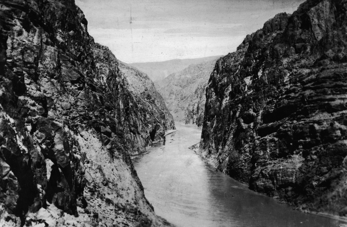 incredible-photos-tell-the-story-of-the-hoover-dam-huffpost