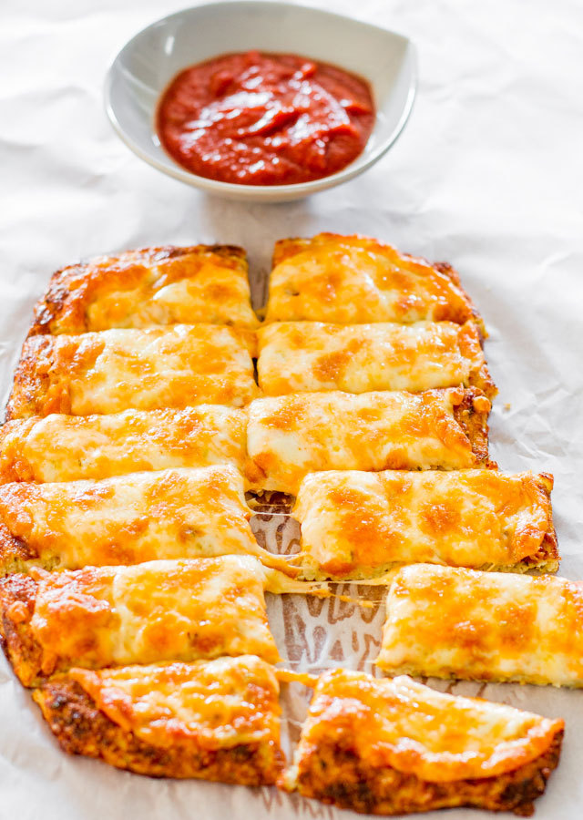 Images This Cauliflower Pizza Crust Is Super Cheesy And Easy To Make | HuffPost 2 healthy eating Images This Cauliflower Pizza Crust Is Super Cheesy And Easy To Make | HuffPost 2 cauliflower