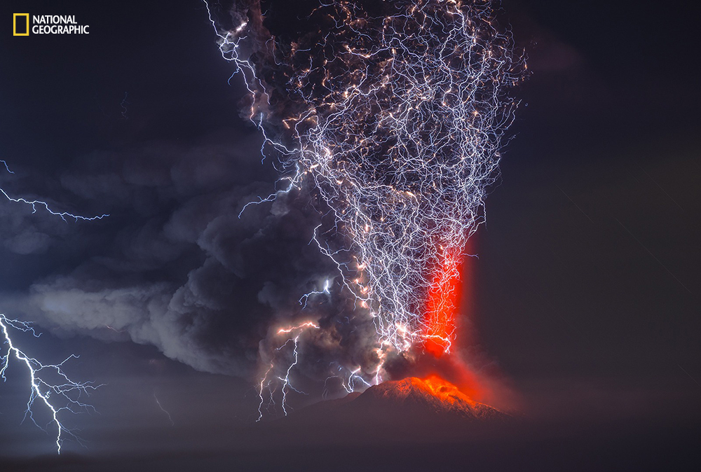 Est Ardente Au Dessus Du Volcan