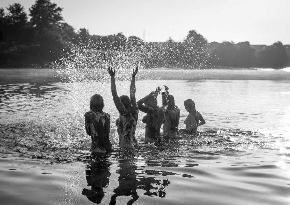 Newcastle Universitys Boat Club Release Naked Calendar In Support Of