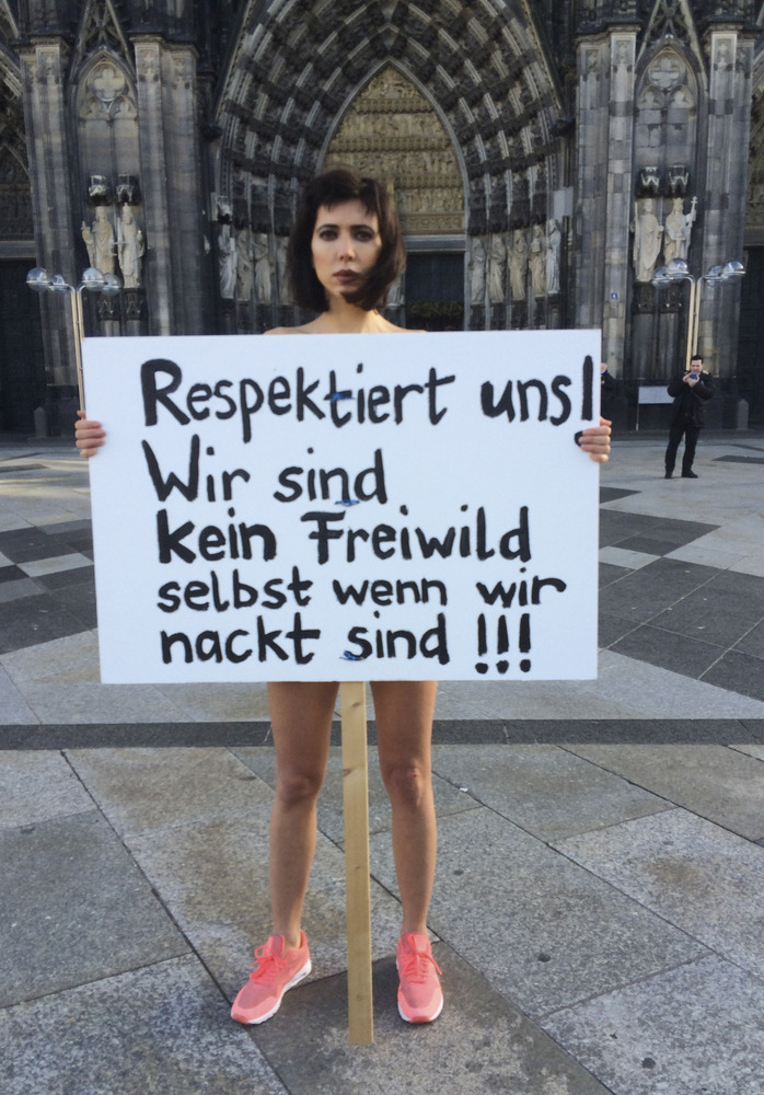 Nackt Protest Köln