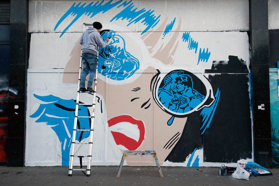A produção de mural em Londres. Foto: Rich Simmons.