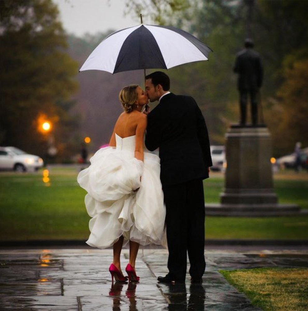 25 Ways To Make The Best Out Of Rain On Your Wedding Day