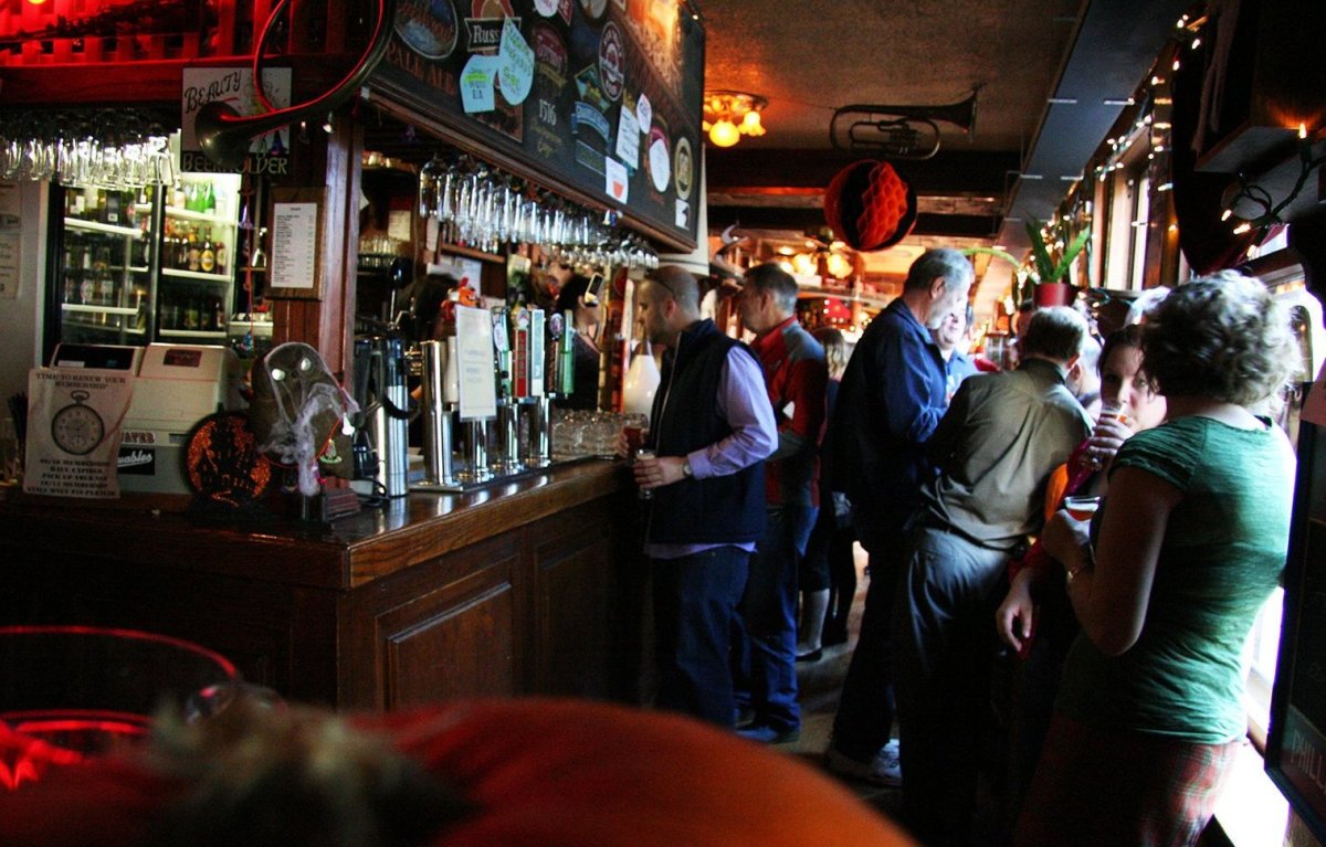 Our Favorite Dive Bars Around The World (PHOTOS) HuffPost