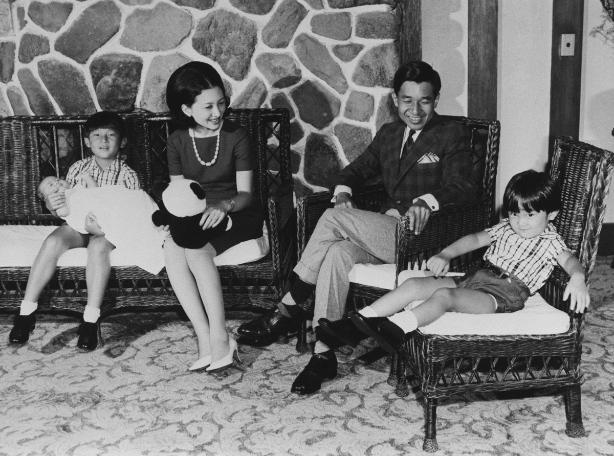 若き日の天皇皇后両陛下、おふたりの出会いと歩み(画像集)