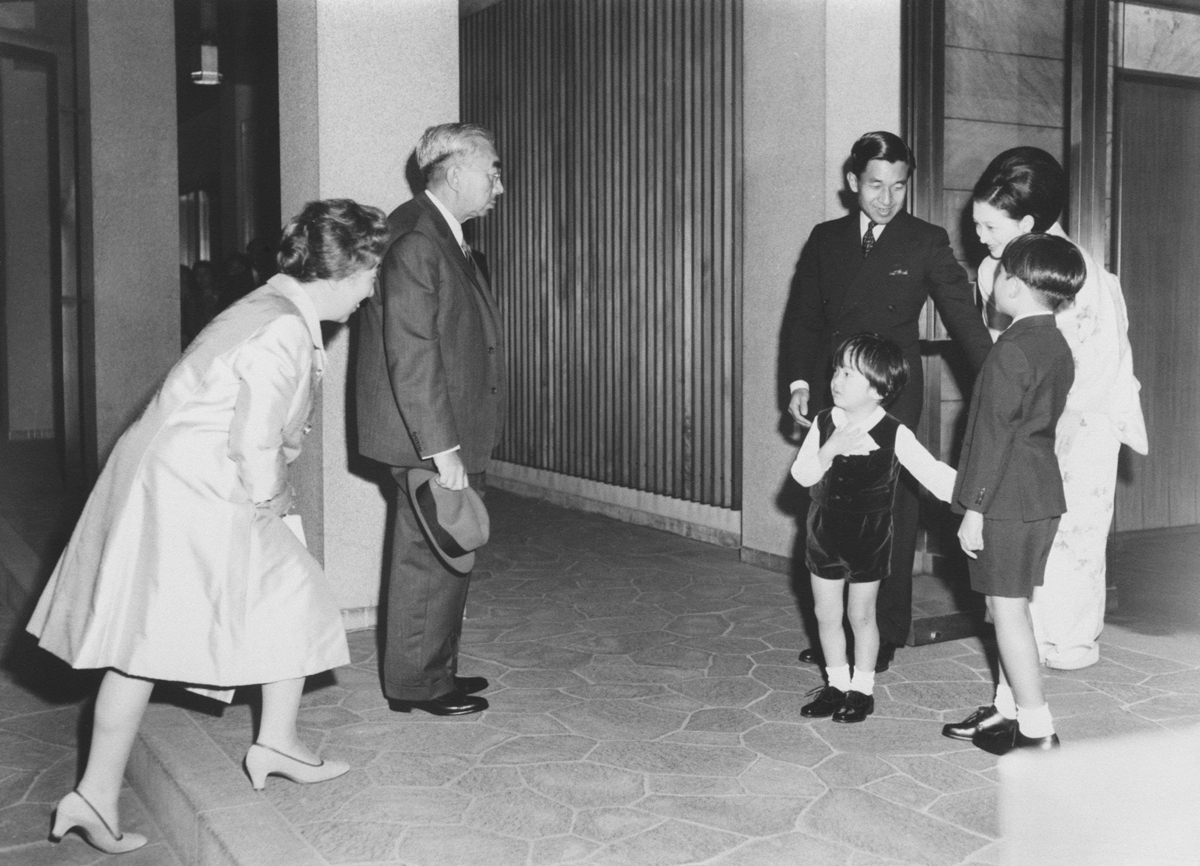 若き日の天皇皇后両陛下、おふたりの出会いと歩み(画像集)