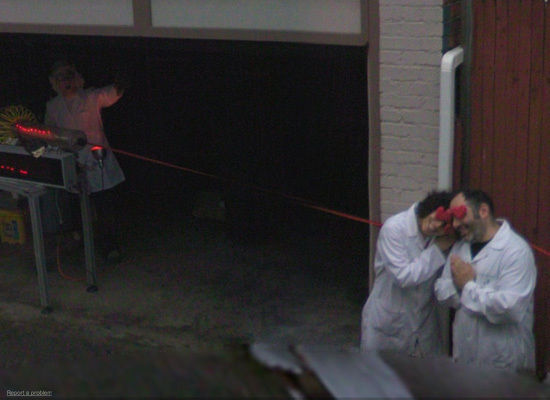  Foto Foto Misterius Yang Tertangkap Google Street View