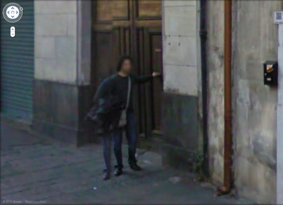  Foto Foto Misterius Yang Tertangkap Google Street View