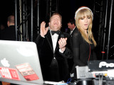 Taylor Swift's Awkward Attempt At DJing &...