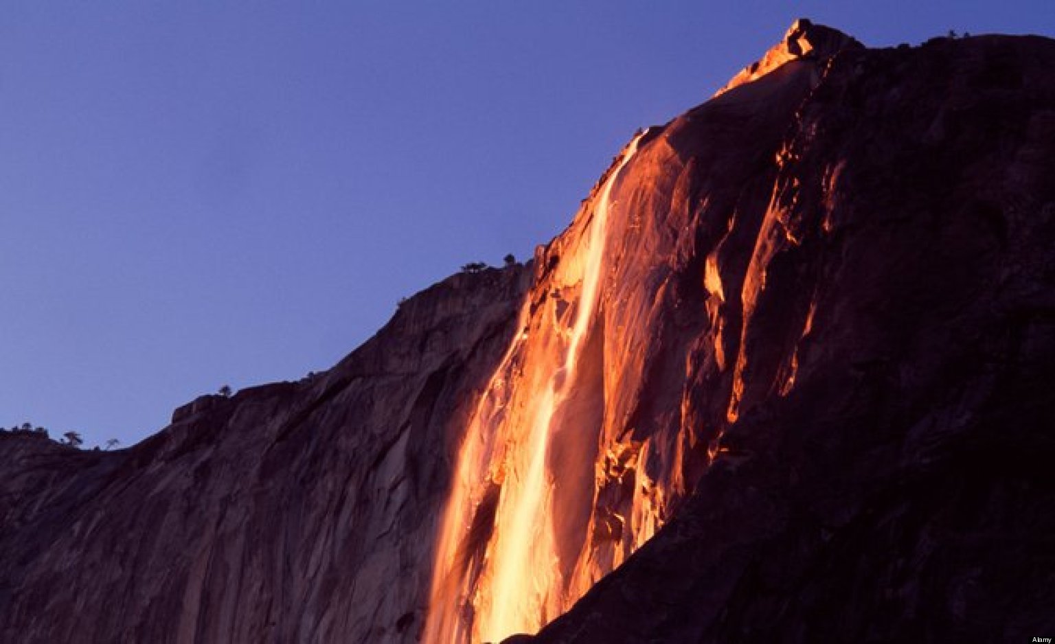 Yosemite 'Firefall' Sets Iconic Waterfall Beautifully Alight (PHOTOS)