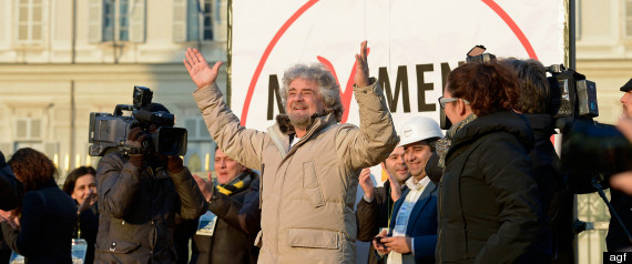 Grillo riempie Piazza San Giovanni. Polemiche su numeri e giornalisti