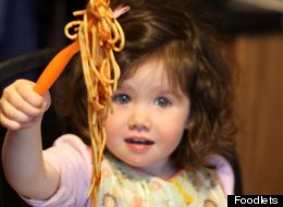 15 Tips To Eat Dinner With Toddlers Without Losing Your Mind
