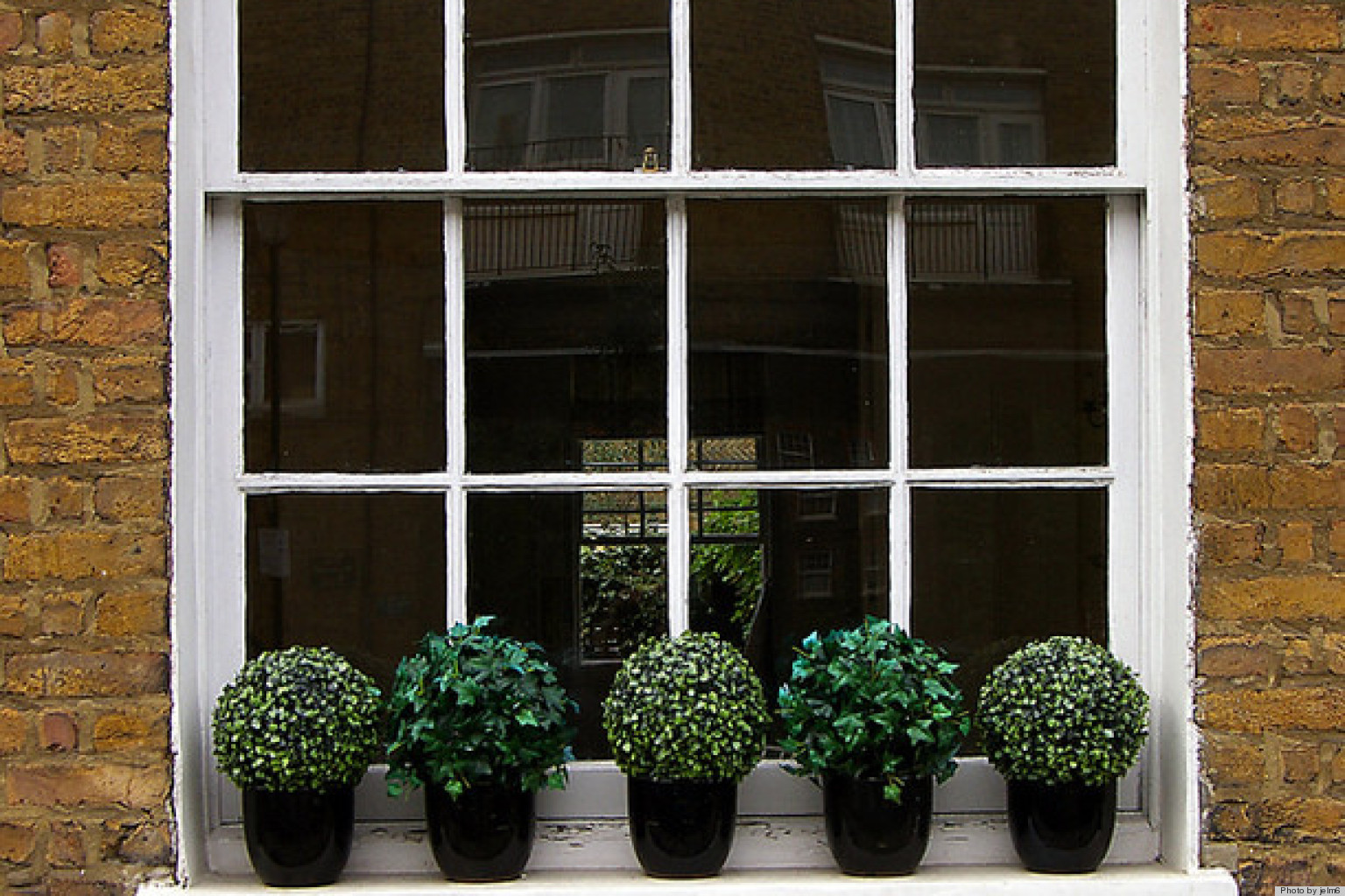 7 Pretty Windowsill Gardens To Help JumpStart The Spring Season (PHOTOS)