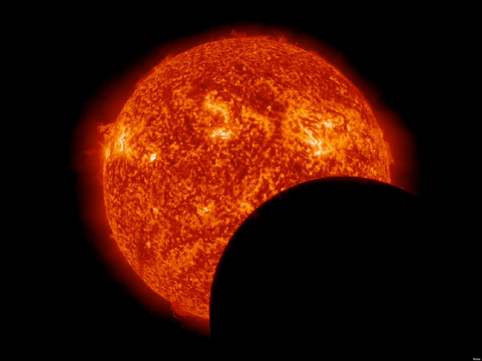 nasa-s-solar-dynamics-observatory-pictures-lunar-transit-in-amazing