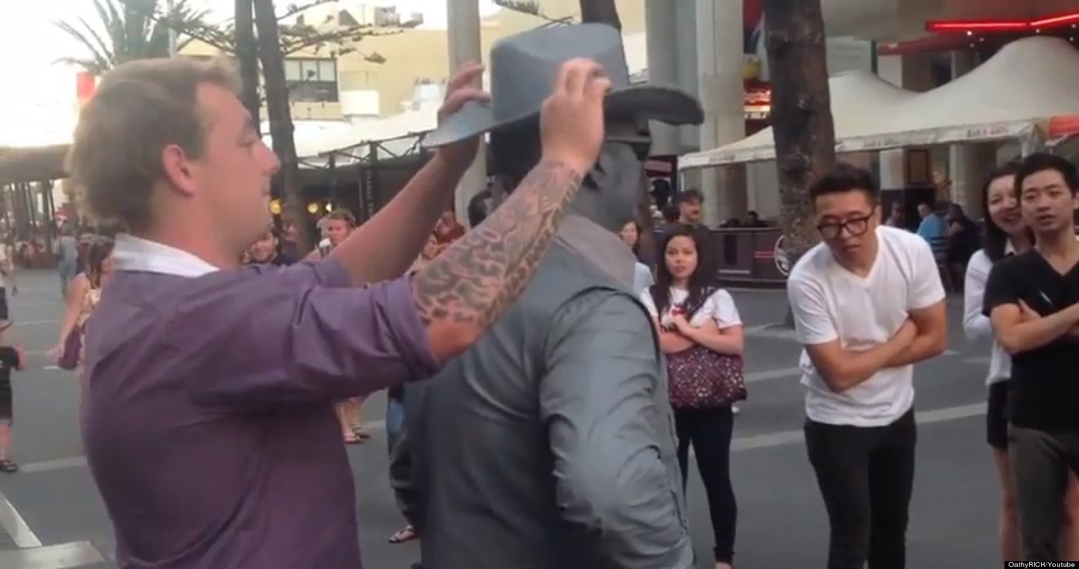 Street Performer Punches Pesterer, Shows Why You Shouldn't Mess With