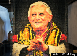 Un portrait de Benoît XVI ... fait avec 17 000 préservatifs