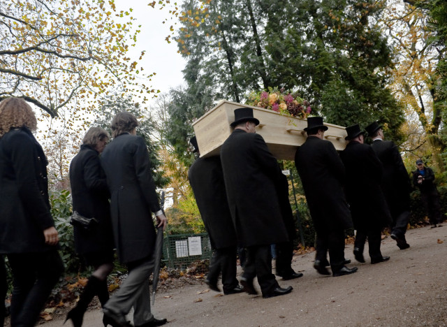 rent-a-mourner-service-offers-graveside-weepers-for-funerals