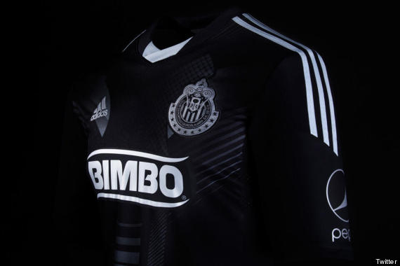 Chivas presenta nuevo uniforme negro (FOTO) - HuffPost