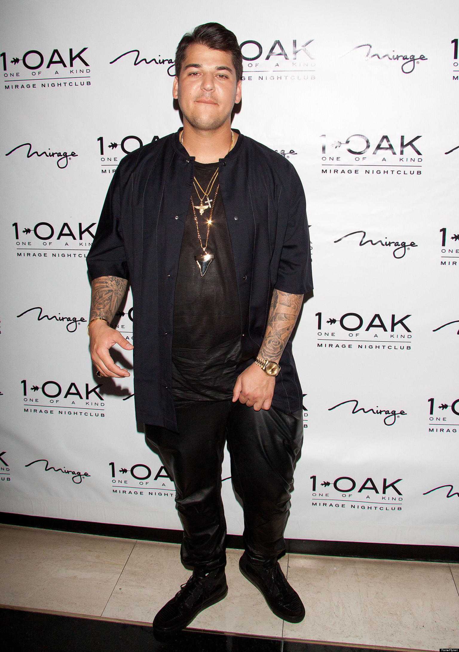 Rob Kardashian Accused Of Stealing Paparazzo S Memory Card After Being Snapped Shirtless Report