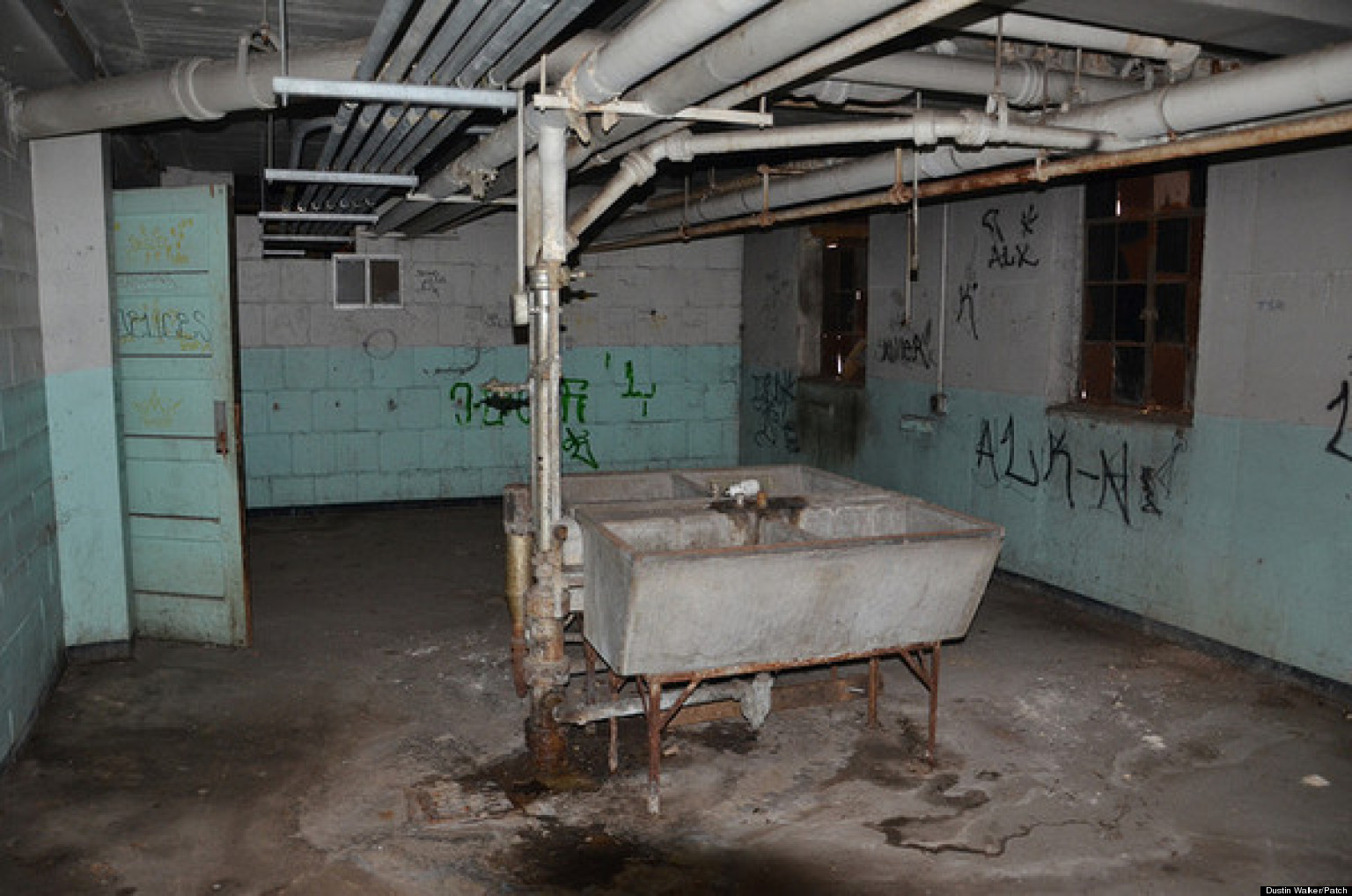 Behind The Scenes Look Inside Abandoned Lathrop Homes Photos Huffpost