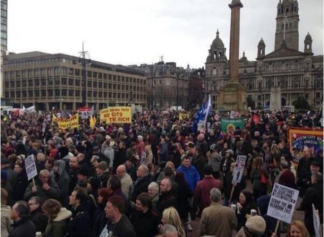 Protestan en Reino Unido contra el ‘impuesto del dormitorio’ A-PROTESTS-640x468