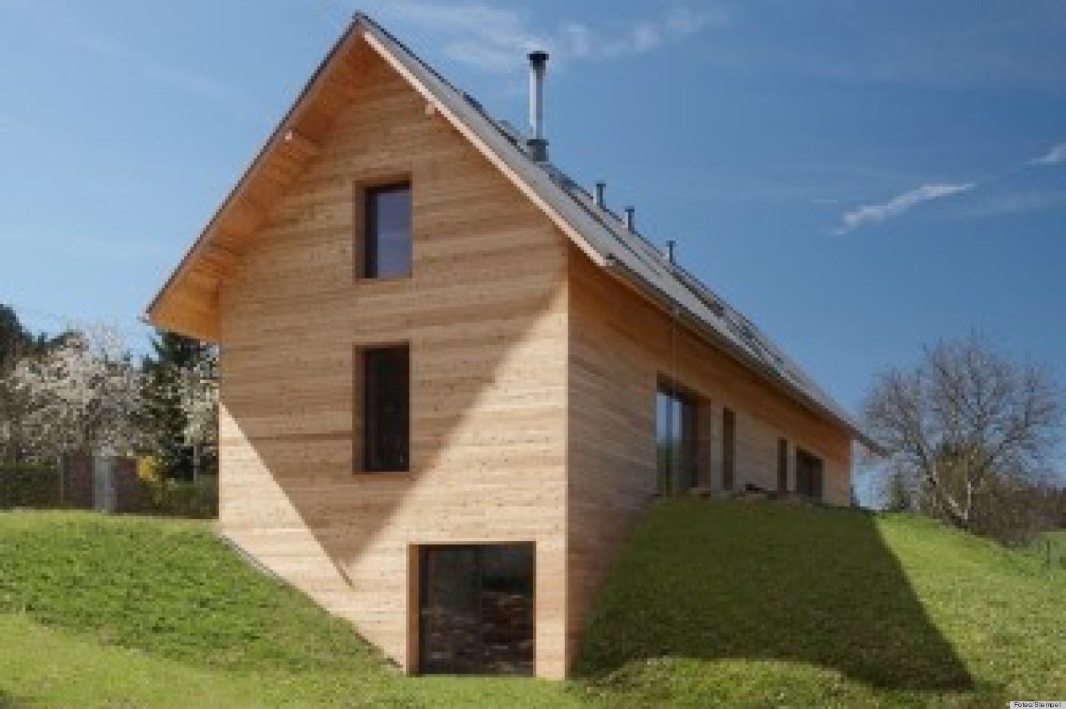 House Built Into A Hill By Stempel Tesar Architects Redefines Outdoor 