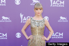 You've Got (Chain) Mail: Taylor Swift Rocks In Heavy Metal At Country Music Awards