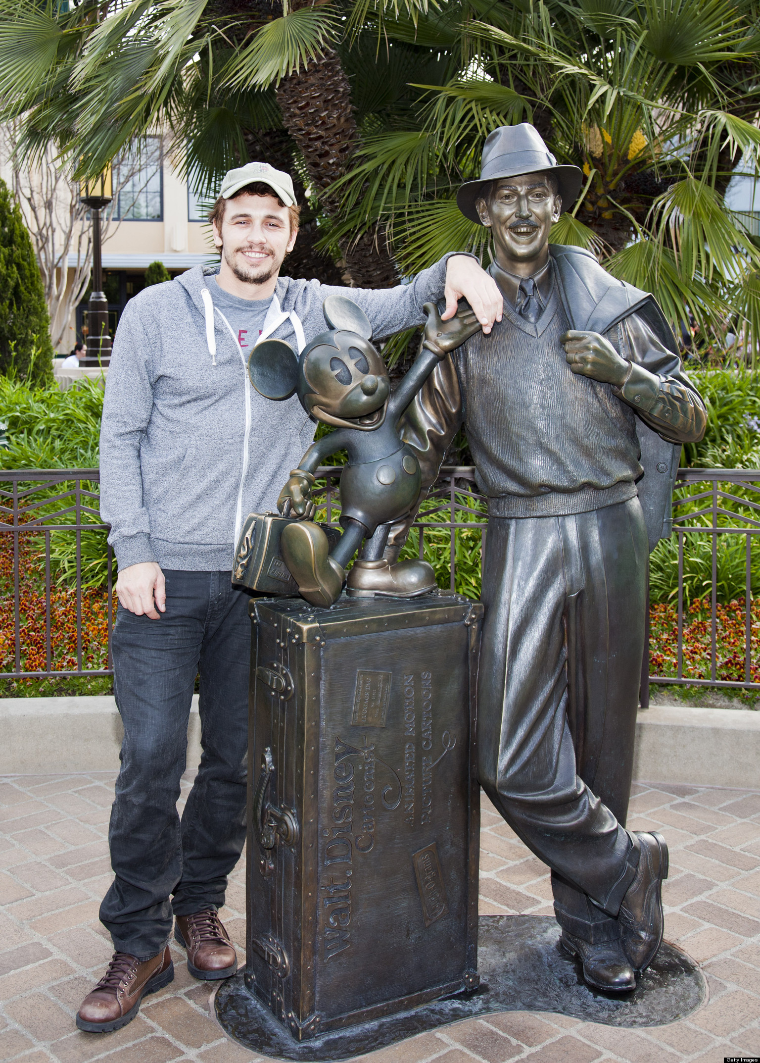 Funny Sculpture Photos: 15 People REALLY Excited To Pose With Public